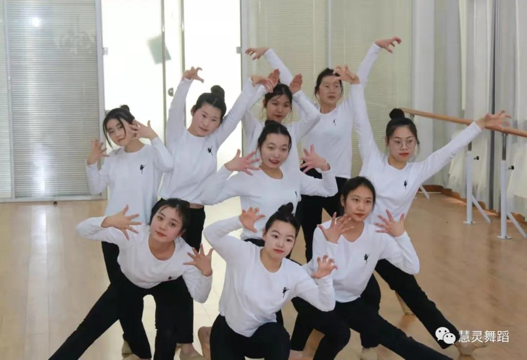 华彩中国舞1-3级安庆学院班圆满结束