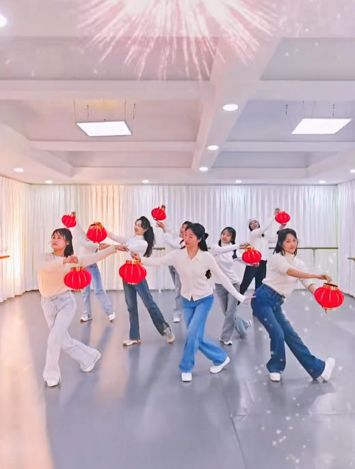 大年初一，慧灵老师来拜年