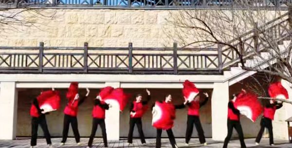 春暖花开，约上你的舞搭子和着春天的舞步翩翩起舞吧！